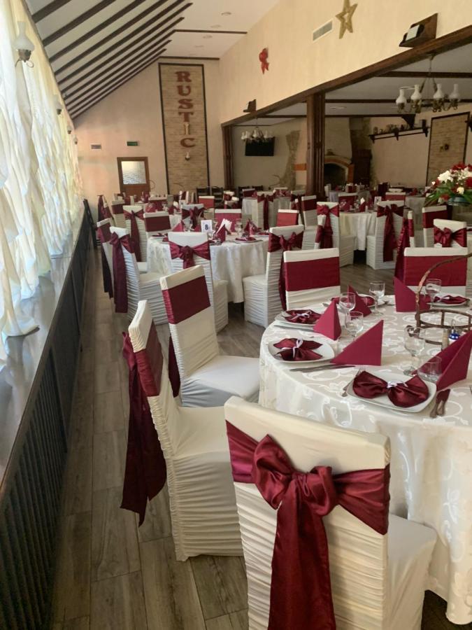 Pensiune Restaurant Rustic Rm Sarat Rimnicu Sarat Eksteriør bilde